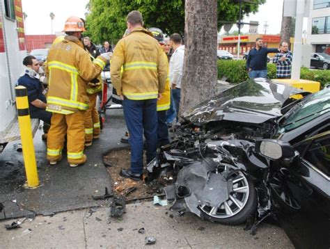2 Car Crash In North Hollywood Strikes Pedestrian Injures 2 Motorists