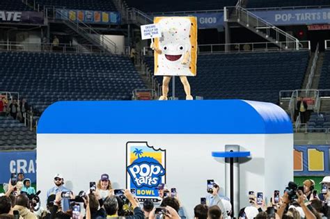 Kansas State Players Ate The Pop-Tart Mascot After Winning The Pop ...