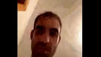 Señor esto se masturba en una cámara ante un m XVIDEOS