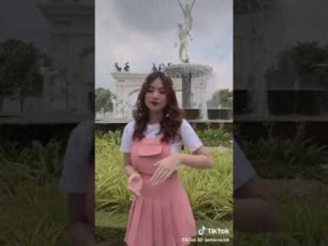 Hot girl Kiều Trinh khoe ngực nóng bỏng với loạt ảnh bikini trễ nải