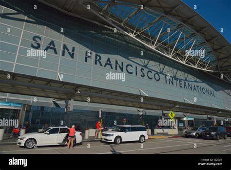 Travel airport, architecture hi-res stock photography and images - Alamy