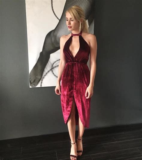 Sexy Emma Roberts Bikini Photos Near Nude Emma Roberts