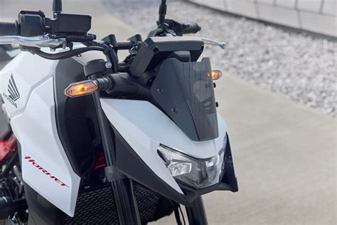 Honda nâng cấp naked bike hạng trung Hornet 750 để trông ra dáng streetfighter hơn