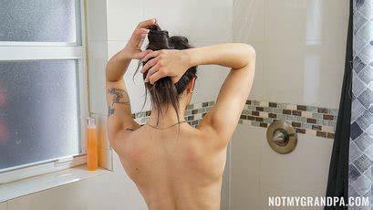 Hot Sofie Reyez Fucking Her Peeping Stepgrandpa Photos