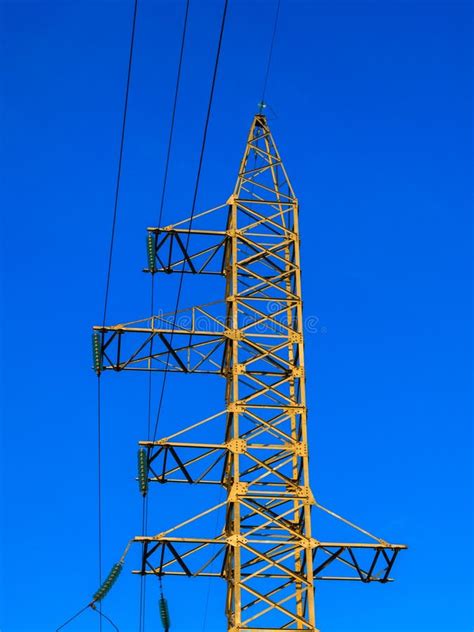 Pilones De La Electricidad Y L Neas El Ctricas De Alto Voltaje De La