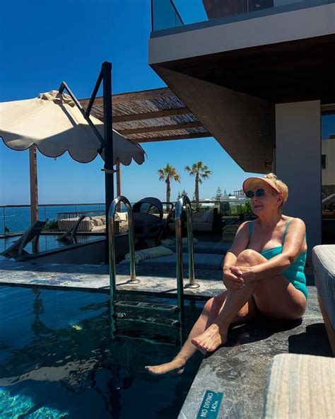 Babcia Majewskiego Pozuje W Bikini A Deynn S Odzi Morze Wyrzuci O Na Brzeg Jak Syrenk