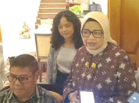 Istri Capres Fery Farhati Kunjungi Tokoh Budayawan Solo Ki Anom