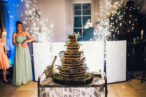 Naked Cake Czyli Tort Weselny W Wersji Minimalistycznej Planujemywesele