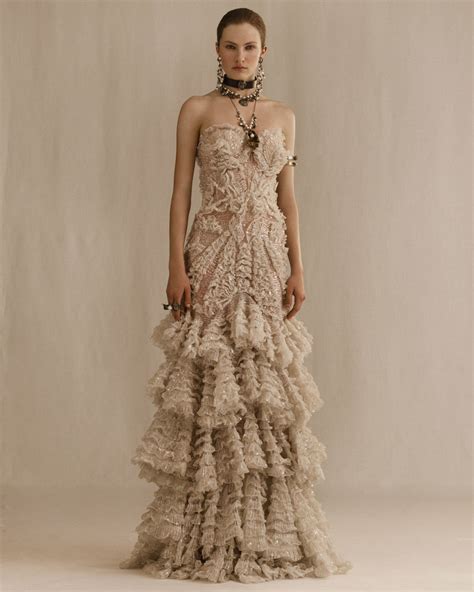 Alexander Mcqueen On Twitter Fashion Mcqueen Fashion Couture Fashion