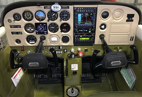 cessna  cockpit seating google search cessna cessn vrogueco