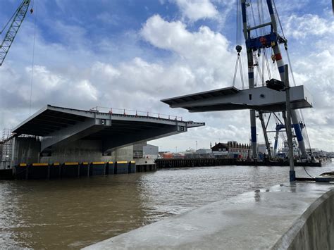 Great Yarmouth Third River Crossing Team Celebrates Installation and
