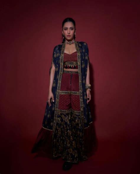 Shruti Haasan Latest Hot Pics Sexy Images HD Gallery