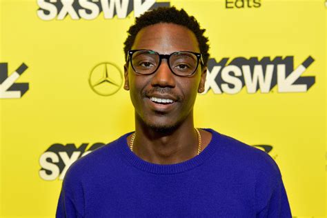 Anfitrión De Los Globos De Oro 2023 Conoce A Jerrod Carmichael