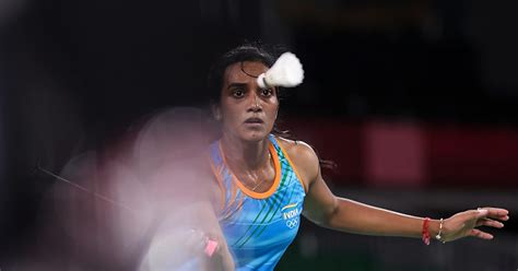 Asian Games Saina Nehwal In Badminton Quarters Pv Sindhu Disappoints