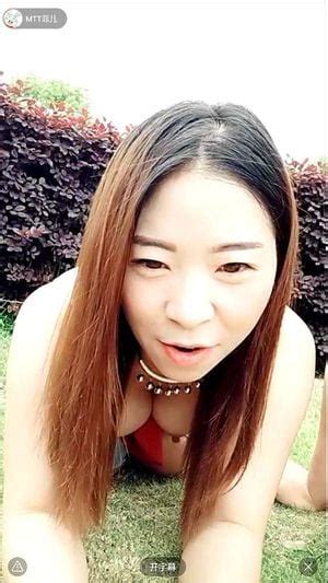 Watch 主播美女主播和男搭档大白天公园树丛后大胆露奶抠逼口交爲直播效果也是真拼 直播 美女主播 Asian Porn SpankBang