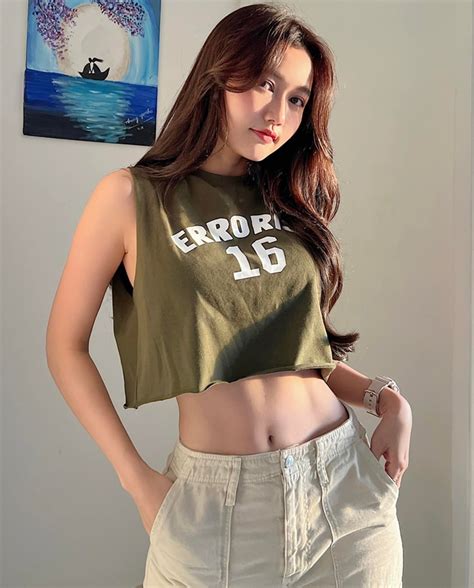 Nàng thơ Nhung Gumiho diện bikini tắm suối bị nhắc nhở fan nam ùa vào bênh vực