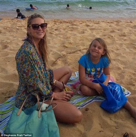 Stephanie Pratt Prowls Around Beach In Leopard Print Bikini Daily Mail Online