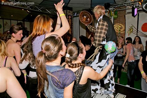 Cock Hungry Amateurs Give Blowjobs To Well Hung Male Strippers Porn Pictures XXX Photos Sex