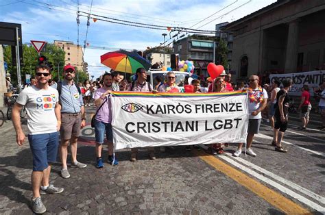 Il Gay Pride Invade Il Centro Di Bologna CorrierediBologna It