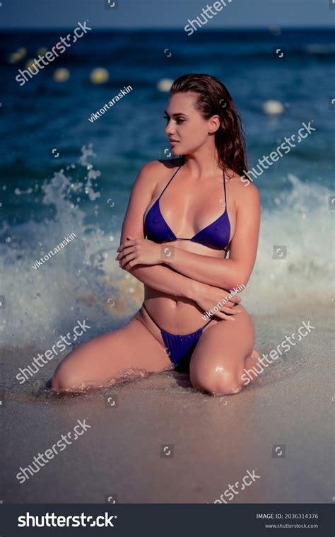 Sexy Fitness Girl Posing Bikini On Stock Photo 2036314376 Shutterstock