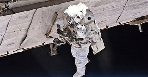 Cấm sex trên trạm vũ trụ Báo Dân trí