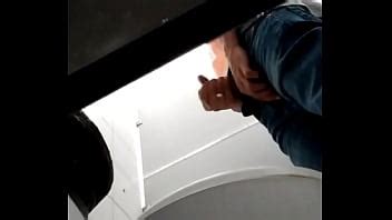 Flagra estação de trem pinheiros pauzudo gozando XVIDEOS