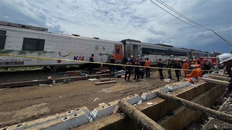 Evakuasi KA Turangga Dan Commuter Line Bandung Terkendala Medan Di