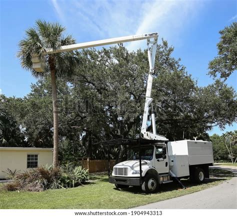13 Professional Arborist Bucket Truck Images Stock Photos 3d Objects