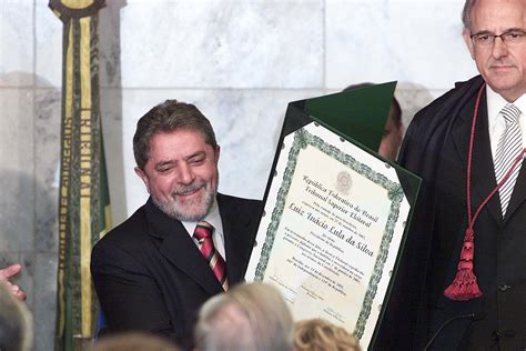 Em vídeo Lula relembra sua 1ª diplomação Me emocionei muito