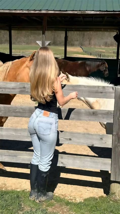 Daisy Keech ๑ in Blonde hair inspiration Country