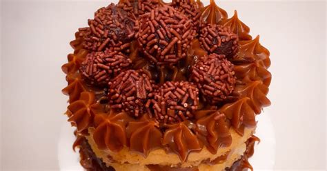 Sweet Cucas and Cupcakes by Rosângela Rolim Mini Bolo Naked Cake Brigadeiro Doce de Leite