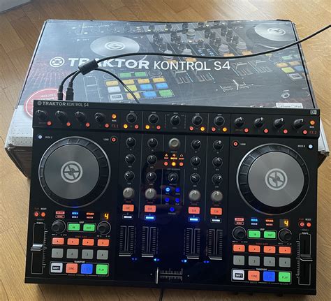 Traktor Kontrol S4 mk2 Native Instruments - Audiofanzine