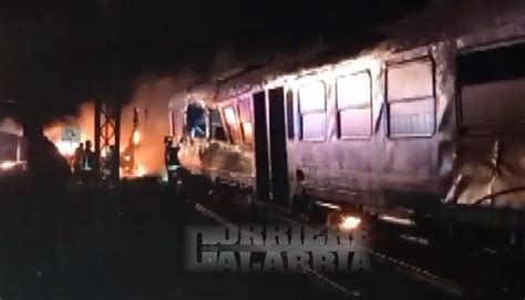 Scontro Treno Camion Incidente Ferroviario A Corigliano Rossano Due