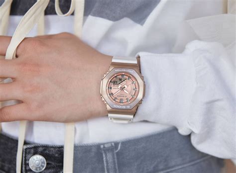 Cómo elegir accesorios para llevar un look nude en este cambio de temporada