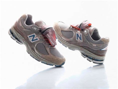 Las nuevas New Balance 2002R incluyen bolsillos técnicos - HIGHXTAR.