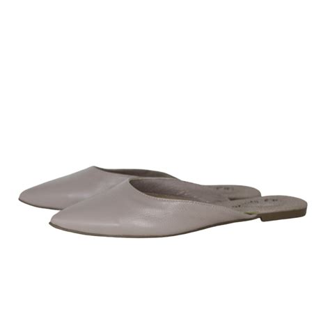Mule Bico Fino Em Couro Salto Baixo Nude Spinelli