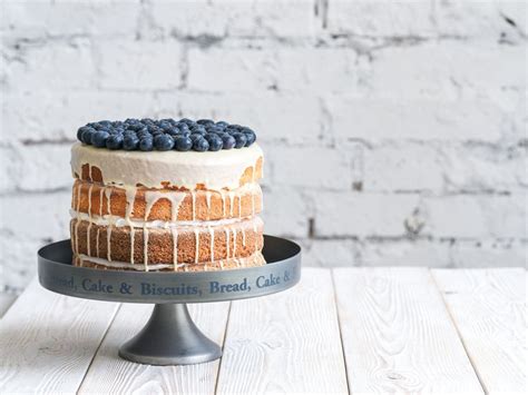 Bolos semi naked a nova tendência do famoso naked cake