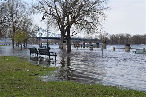 Wisconsin Flooding Along Mississippi River Expected To Rise To Major