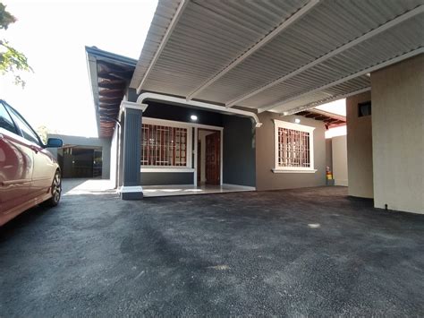 Vendo Hermosa Casa Con Salon Comercial En Emby Ref T A