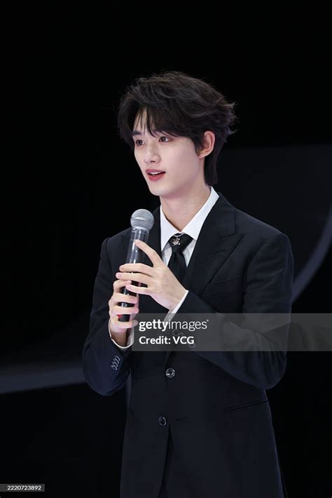 singer ding chengxin arrives  douyin   night  june