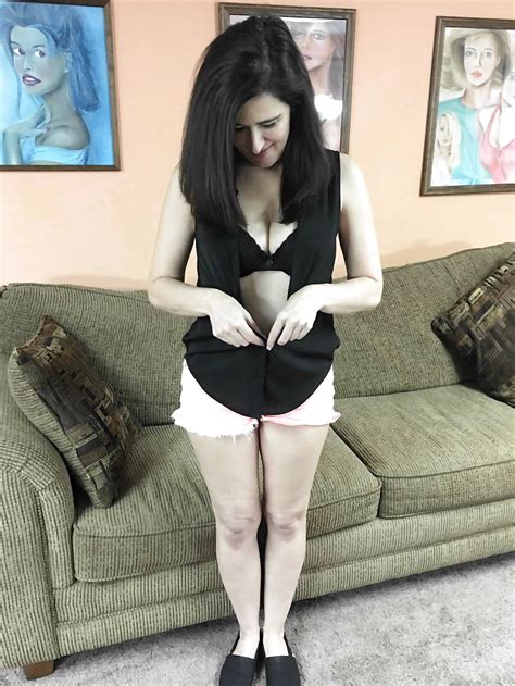 Mature Hottie Deliah Takes It Off 11 Nude Pics XHamster