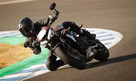 No autêntico estilo naked modelo da Triumph Street Triple chega modernizado