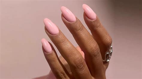 BIAB Nails Promise A Stronger Gel Mani Here S Everything You Need To