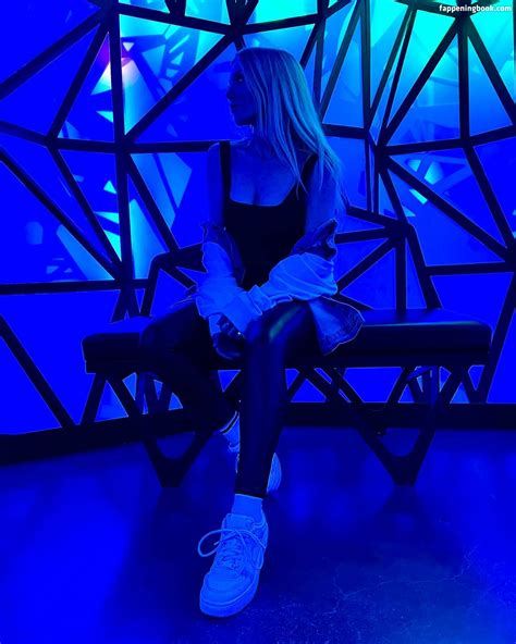 Emerome Nude OnlyFans Leaks Fappening FappeningBook