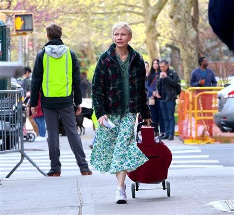 Michelle Williams On The Set Of Dying For Sex In Brooklyn Hawtcelebs