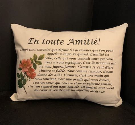 Coussin En toute Amitié Aux P tits Cados Là où chaque moment trouve son présent