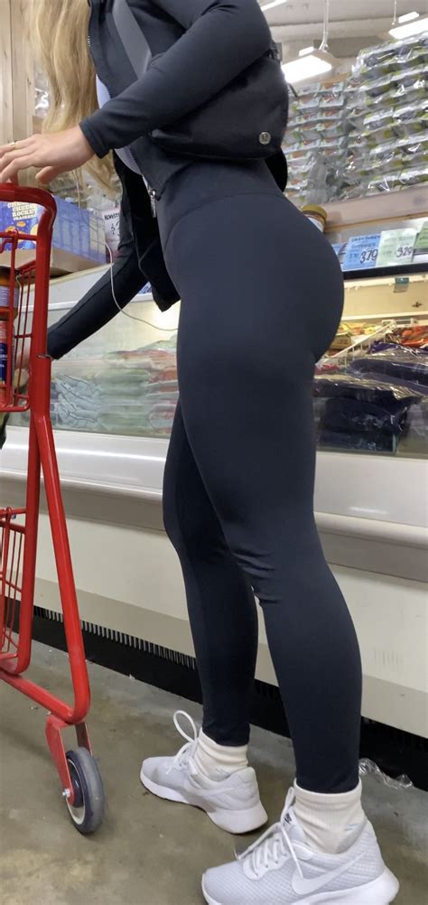 Blonde Doll SQUATS Down For Me In BLACK SPANDEX Spandex Leggings Yoga Pants Forum