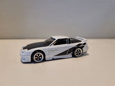 Se produkter som liknar Hot Wheels Nissan 180SX på Tradera 682370009