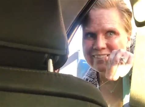 We Ve Found The Mega Karen Of Your Worst Nightmares Free Beer And Hot Wings