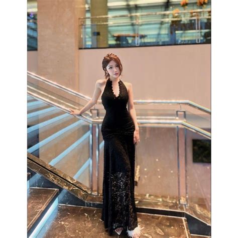 P010 Đầm maxi ren cổ yếm lót nude thiết kế hở lưng đuôi cá dự tiệc gợi cảm và sang chảnh